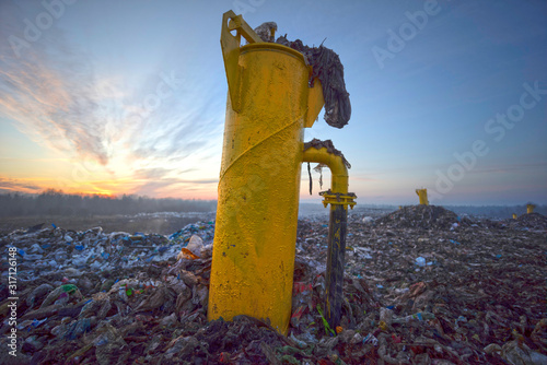 Obraz na plátně Gas production from waste