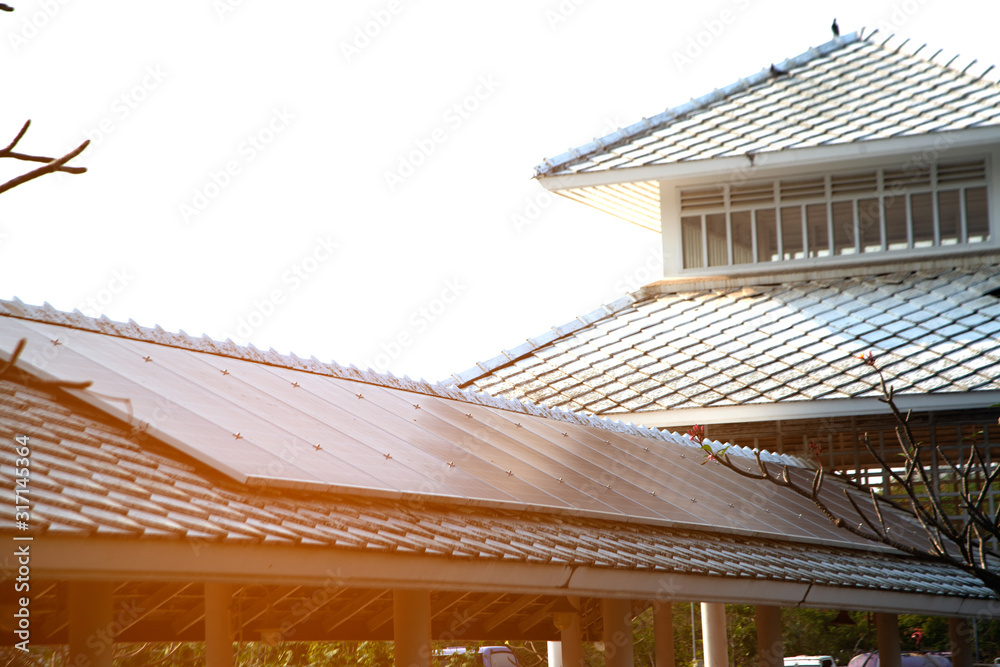 Solar power generation panel Installed on the roof of the residence Which is the most productive use in a limited area.