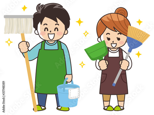 掃除をする夫婦　モップを持った男性　箒を持った女性
