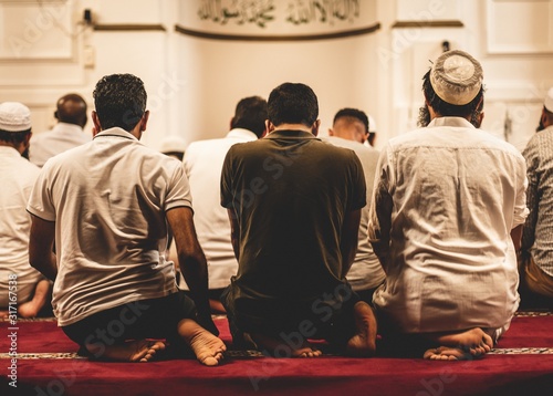 Canvas Print Closeup shot of Muslim people worshiping in the mosque