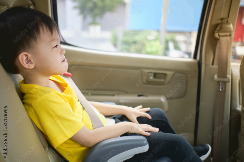 Φωτογραφία Cute little Asian 3 - 4 years old toddler boy child sitting in booster car seat,