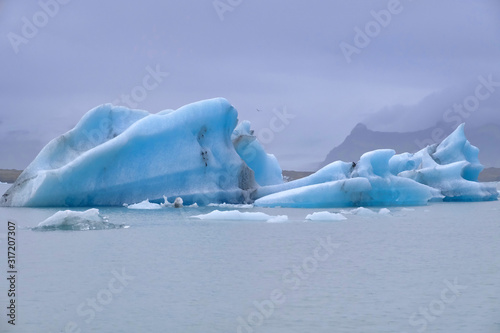 Blue hour after a autumn sunset at Jokulsarlon lagoon - Iceland © Dasya - Dasya