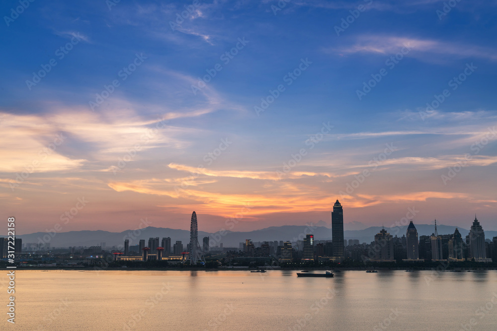 Naklejka premium Sunset in the city