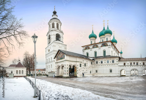 Введенский собор Толгского монастыря Vvedensky Cathedral with the bell tower