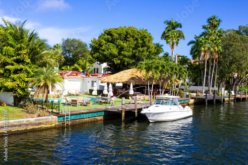 Luxury mansion in exclusive part of Fort Lauderdale