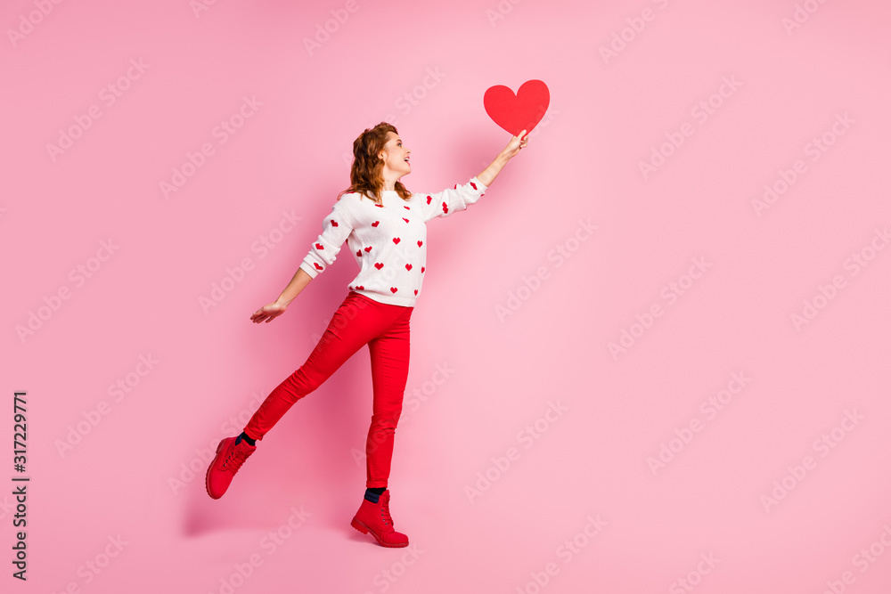 Full length body size view of her she nice attractive lovely dreamy cheerful cheery wavy-haired girl wearing white pullover holding in hand rising heart isolated on pink pastel color background Full length body size view of her she nice attractive lovely dreamy cheerful cheery wavy-haired girl wearing white pullover holding in hand rising heart isolated on pink pastel color background