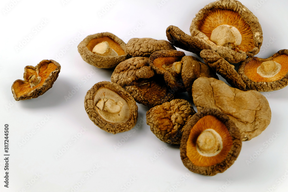 Dried Shiitake Mushroom Popular eating Health benefits Stimulates the immune system. Reducing blood cholesterol levels Helps to strengthen bones. Useful for cancer patients Dried Shiitake Mushroom Popular eating Health benefits Stimulates the immune system. Reducing blood cholesterol levels Helps to strengthen bones. Useful for cancer patients