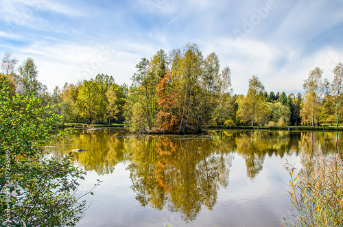 Herbststimmung am spiegelglatten See