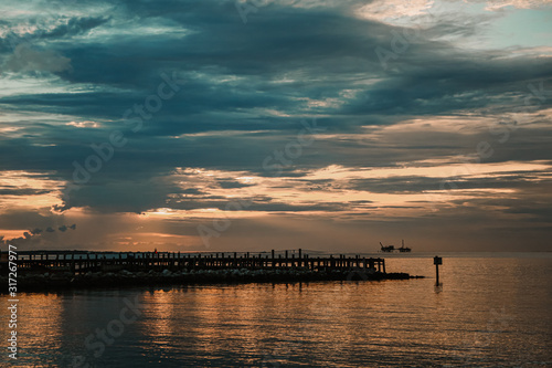 Sunset on Mobile Bay © Lacey Newman