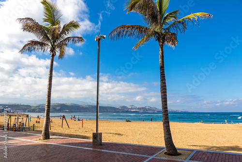 Obraz na płótnie Promenade of Las Canteras Beach (Playa de Las Canteras) in Las Palmas de Gran Canaria, Canary island, Spain. 3km stretch of golden sand is the heart of Las Palmas. One of the top Urban Beaches w salonie