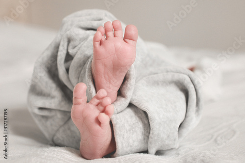 baby naked feet and toes
