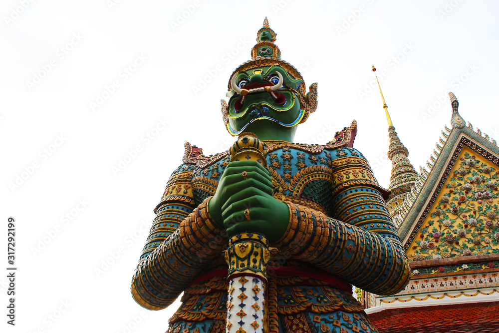 A large Thai giant statue at the entrance to the Thai temple