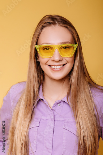 Studio portrait of gorgeous bloinde woman posing on bold background © zhivago86