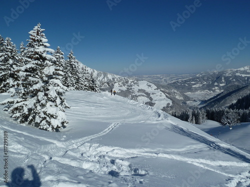 Schnee im Gebirge