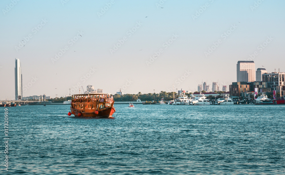Obraz premium Dubai Boat Ride at Deira Creek Side