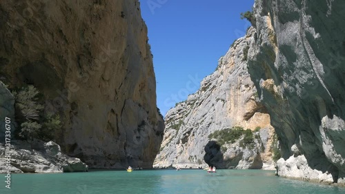 Schlucht von Verdon in Frankreich, Fluss zwischen hohen Felswänden