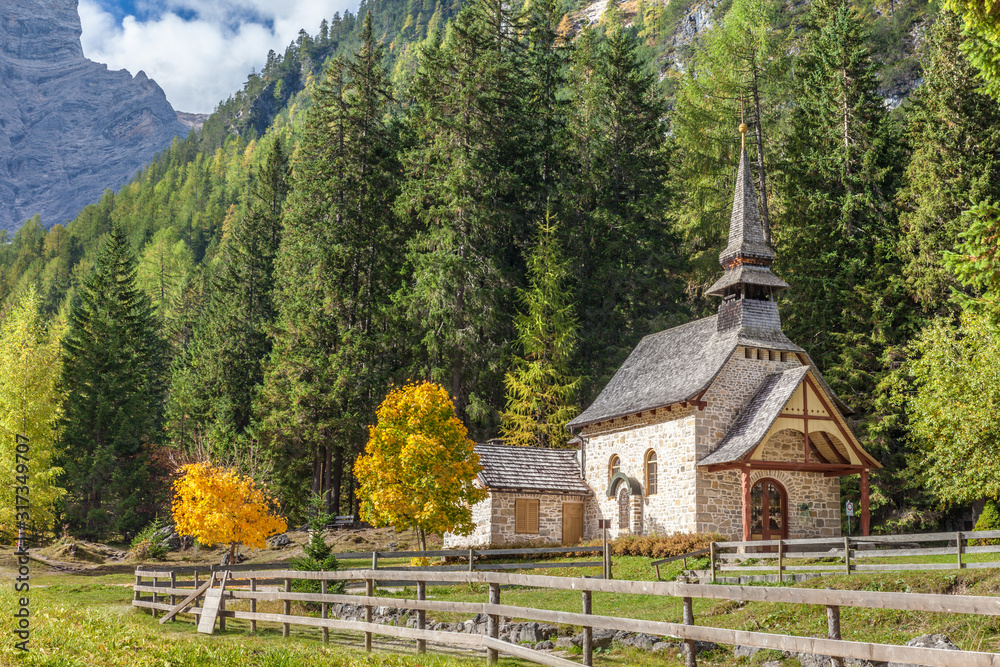 Kapelle am Pragser Wildsee