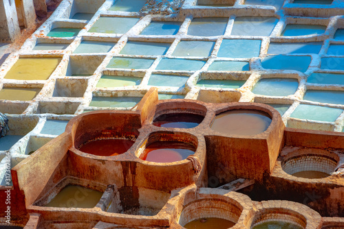 Фотография Leather dying in a traditional tannery in the city Fes, Morocco