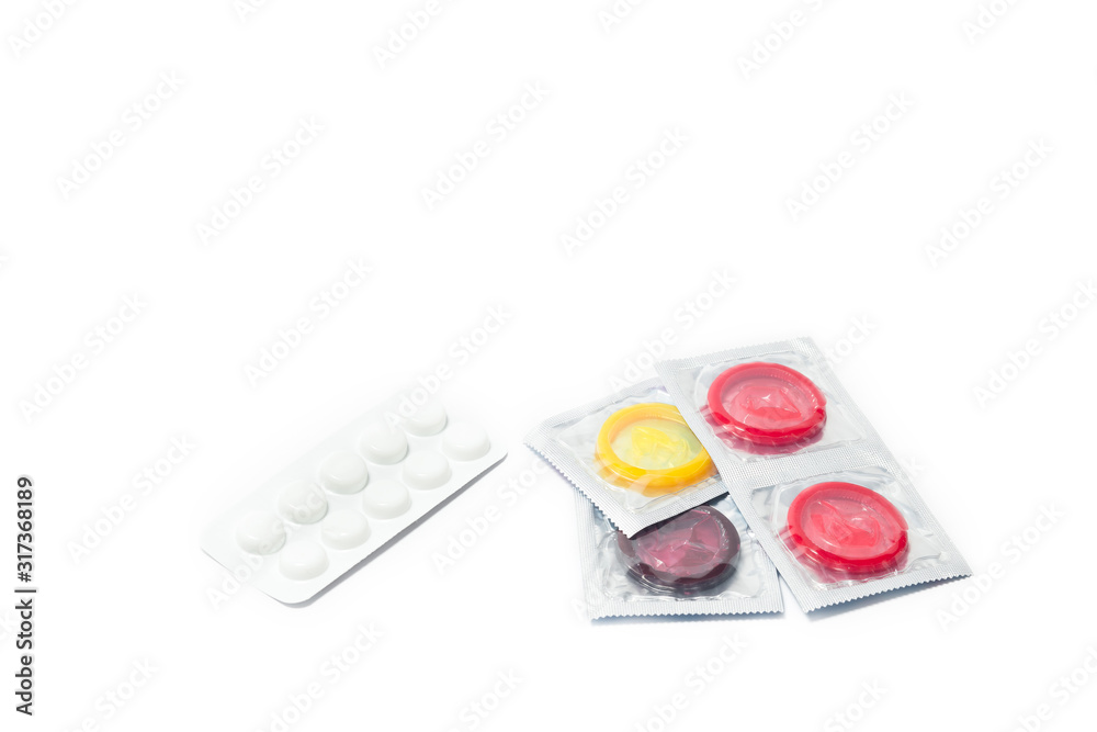 Naklejka premium woman's hands with birth control pills and condom