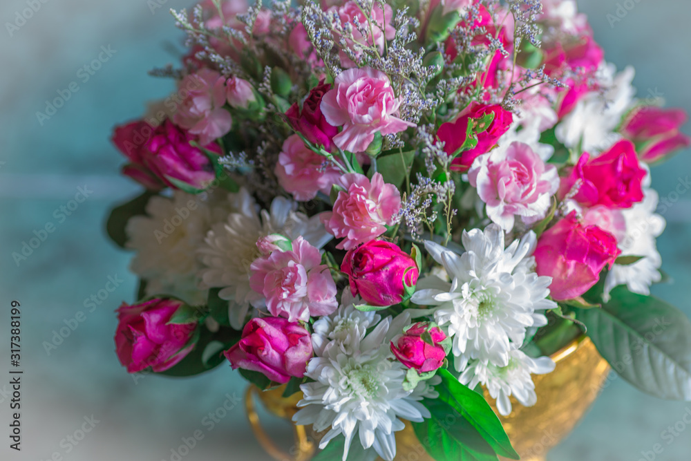 Close-up view of various flowers and roses arranged in vases for use in ceremonies (weddings, valentines, new years, visiting patients), light blurring, beauty Spectator Close-up view of various flowers and roses arranged in vases for use in ceremonies (weddings, valentines, new years, visiting patients), light blurring, beauty Spectator