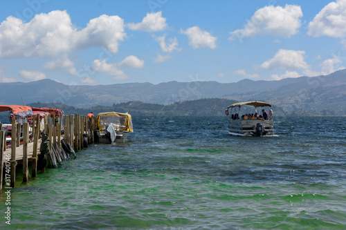 Fototapeta Naklejka Na Ścianę i Meble -  Boat in Tota lake / Bote en lago de Tota
