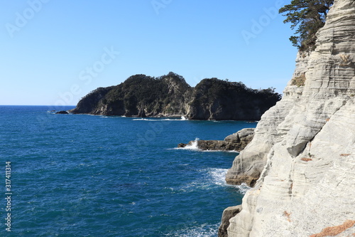 sea and rocks
