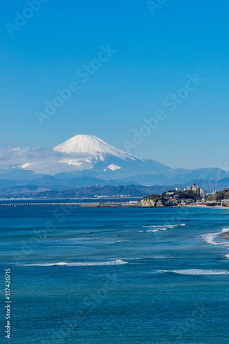江の島から望む冬の富士山 © EISAKU SHIRAYAMA