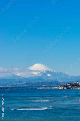 江の島から望む冬の富士山