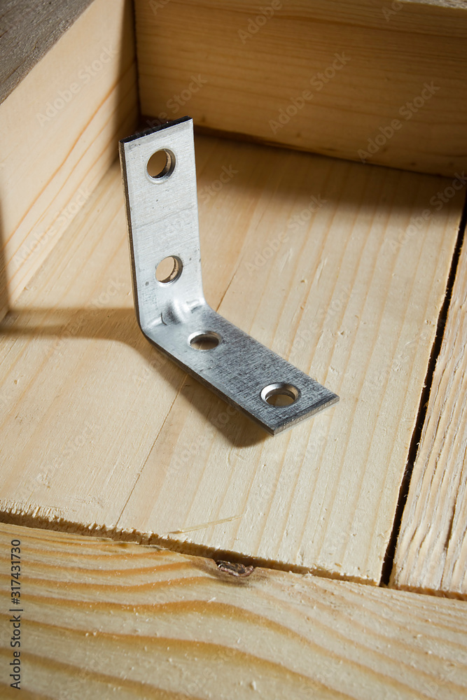 Metal corners for fastening wooden boards