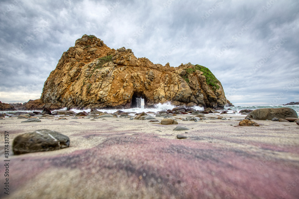 Ταπετσαρία Keyhole Rock. Pfeiffer Beach, Home of the Purple Sand Beach