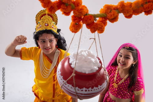 Obraz na plátne radha and krishna smiling and looking at the earthern pot