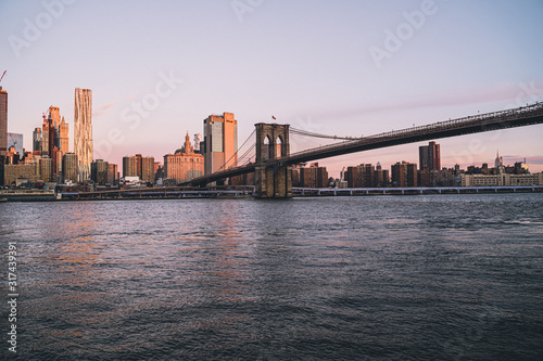 Fototapeta Naklejka Na Ścianę i Meble -  sunrise brooklyn bridge