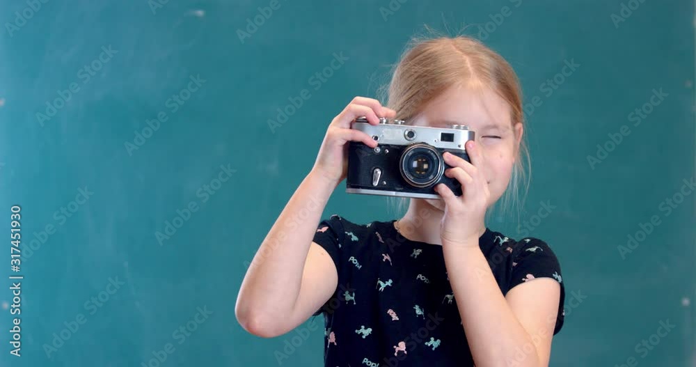 girl with blue eyes takes pictures girl with blue eyes takes pictures