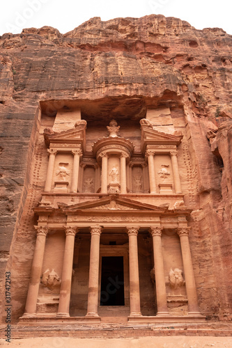 Fachada del Tesoro de la antigua ciudad de Petra, Jordania