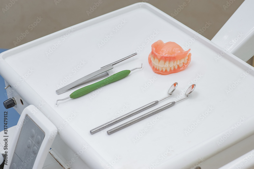 Set of dentures and dental tools. Close up Teeth and dental mirror ...