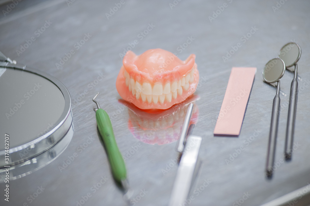 Set of dentures and dental tools. Close up Teeth and dental mirror ...
