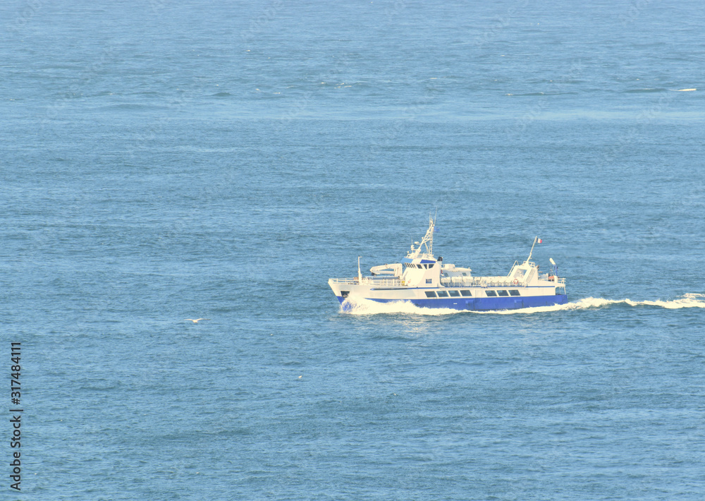 Ferry assurant la navette des iles à la pointe du Finistère en Bretagne
