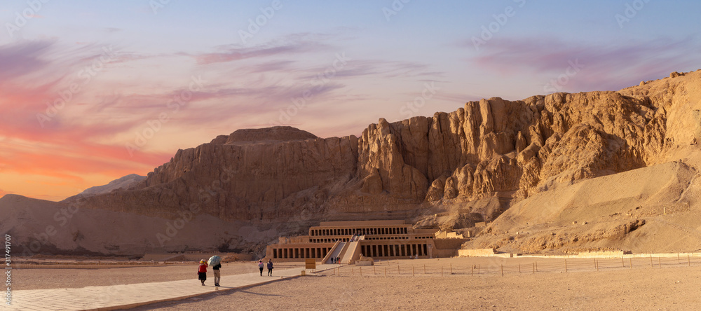 Φωτογραφία Temple of Queen Hatshepsut, View of the temple in the rock in Egypt