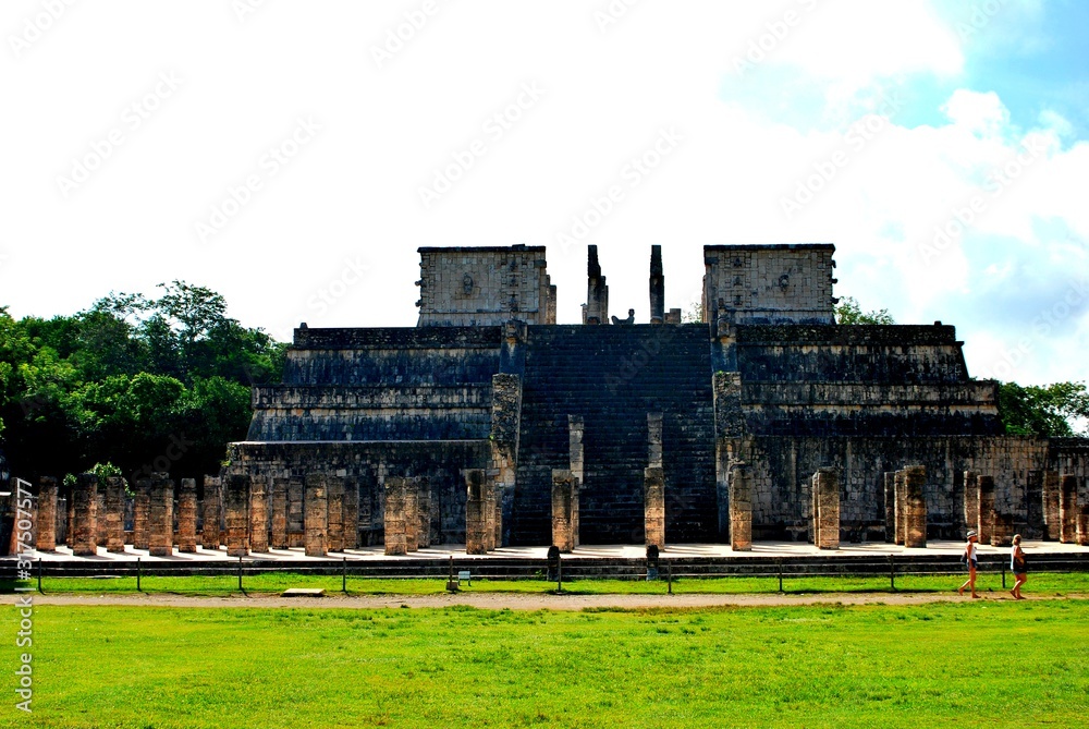 Chichen Itza is one of the main archaeological sites of the Yucatan Peninsula, in Mexico Chichen Itza is one of the main archaeological sites of the Yucatan Peninsula, in Mexico