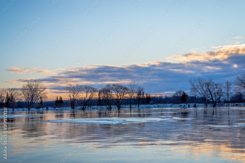 Fototapeta premium St-Lawrence river in the winter, Lachine rapids 