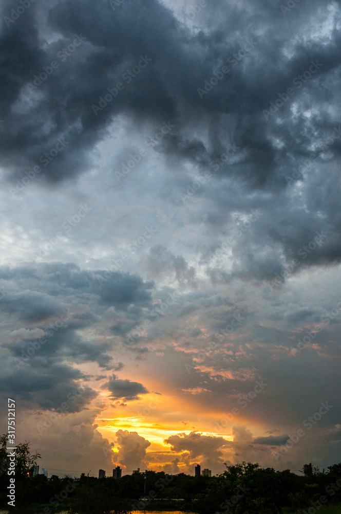 Fototapeta premium Dark and colorful sunset over interior city