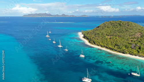 Foto Caribbean sea and islands aerial view, St. Vincent, Grenadines,