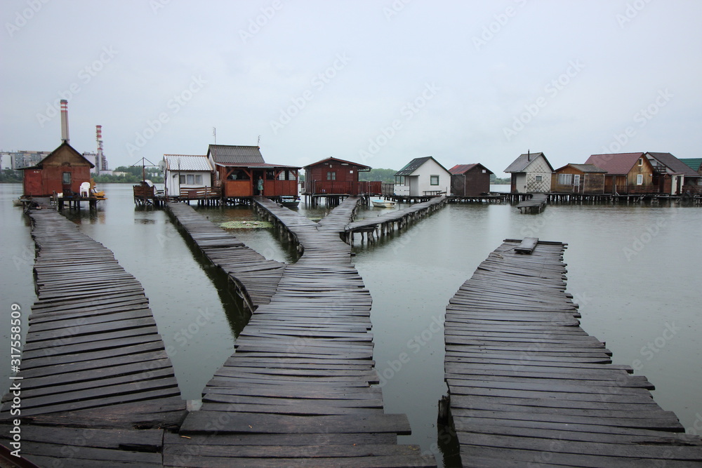 Fototapeta premium Panoramic view of the floating village at Bokodi lake in Hungary.