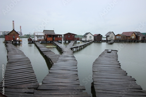 Panoramic view of the floating village at Bokodi lake in Hungary. © Valerio