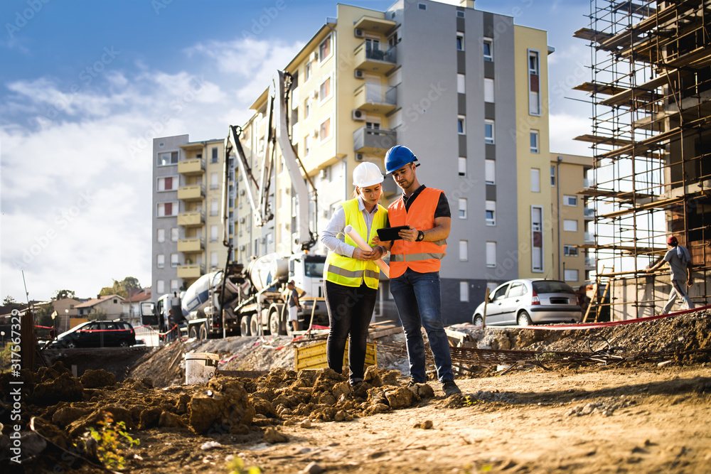 Construction workers hawe work meeting Construction workers hawe work meeting