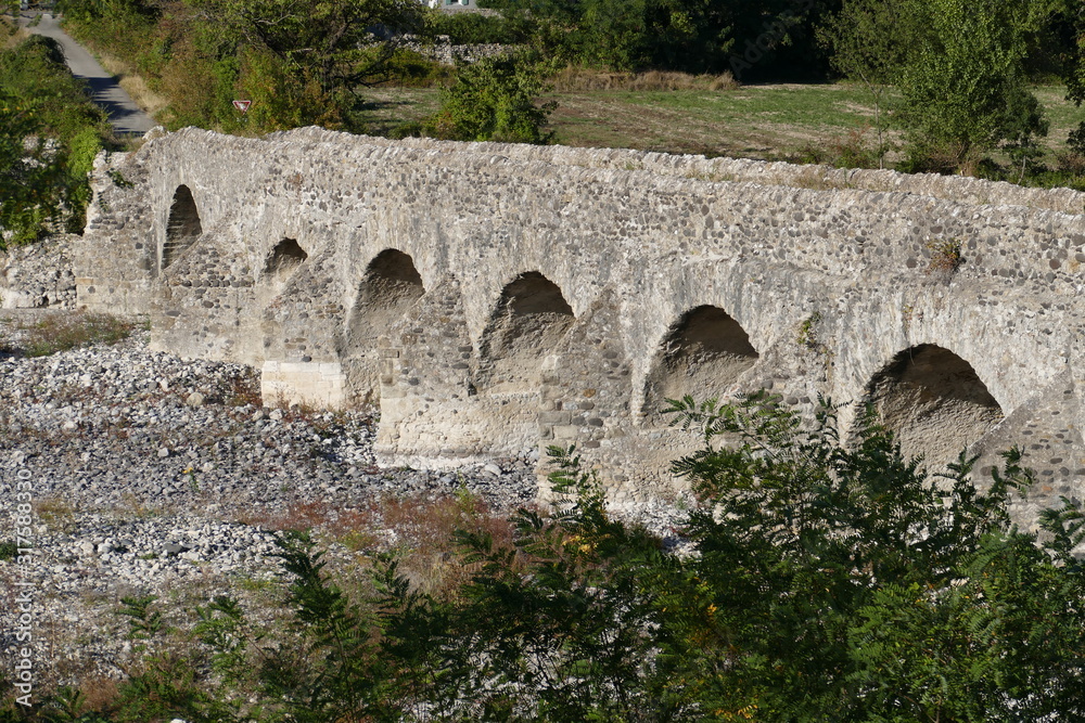 Römische Brücke in Viviers / Frankreich