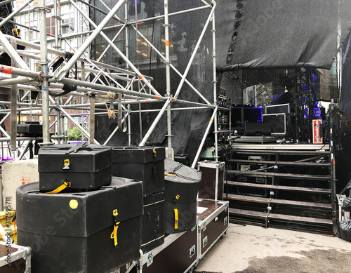 Foto Backstage zone with flight cases, drum cases and other concert equipment