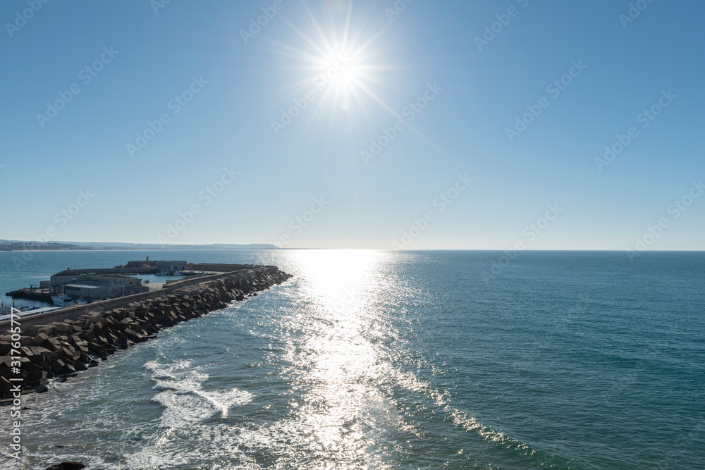 Obraz premium Puerto pesquero y deportivo de Conil de la Frontera ubicado en la provincia de Cádiz, España.