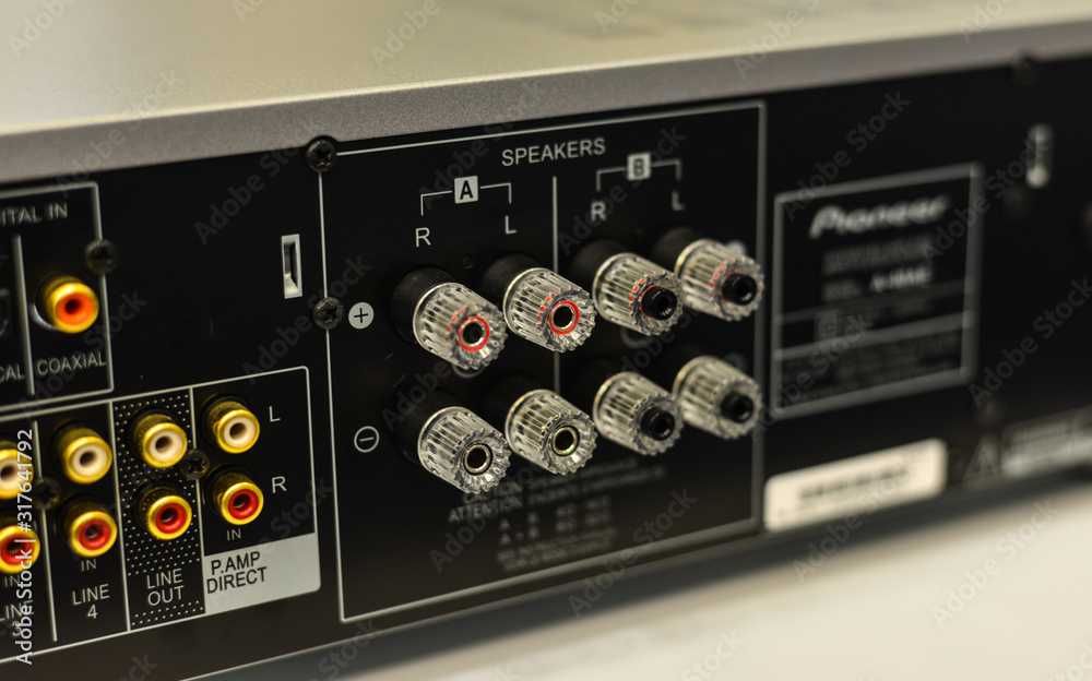 Midrange hifi system with the amplifier Midrange hifi system with the amplifier