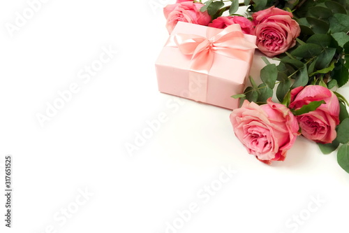 Bouquet of pink roses flowers  gift box  isolated on white background with copy space. Top view. flat lay